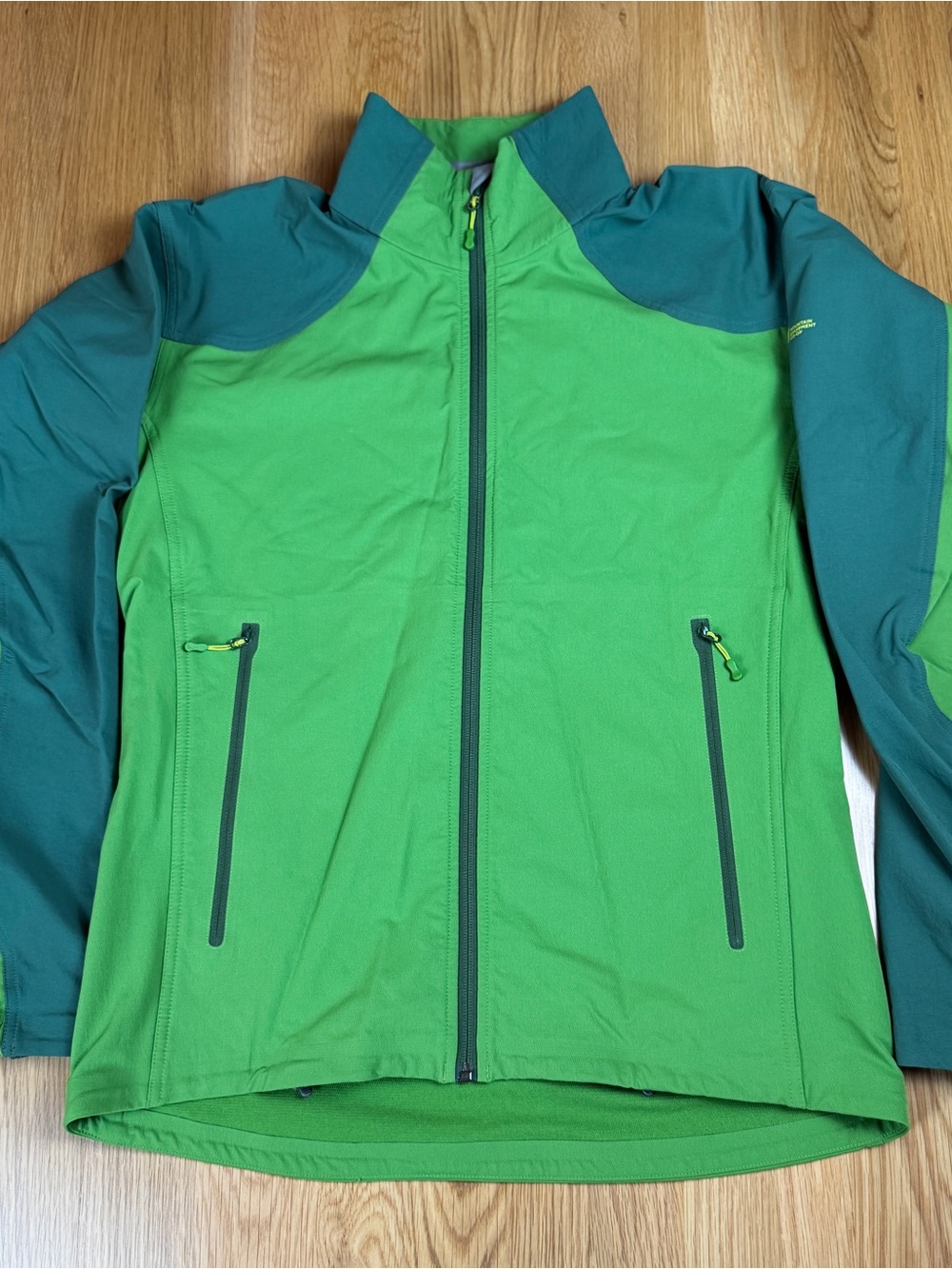 MEC Two-Tone Green Performance Softshell Jacket Medium